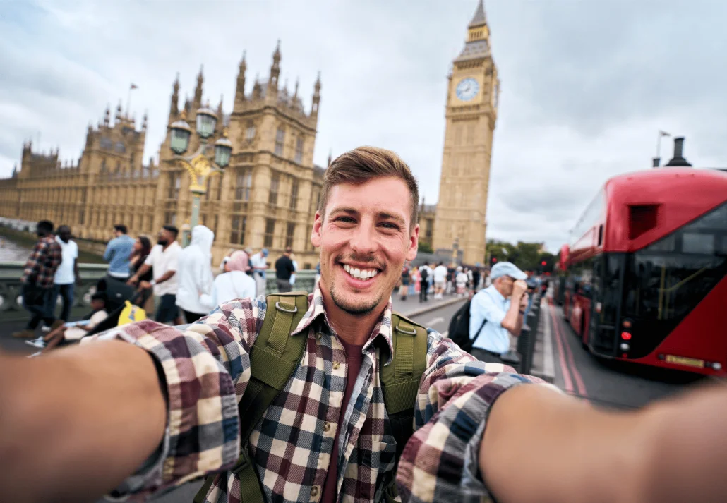 tourist-taking-selfie-in-london-with-big-ben