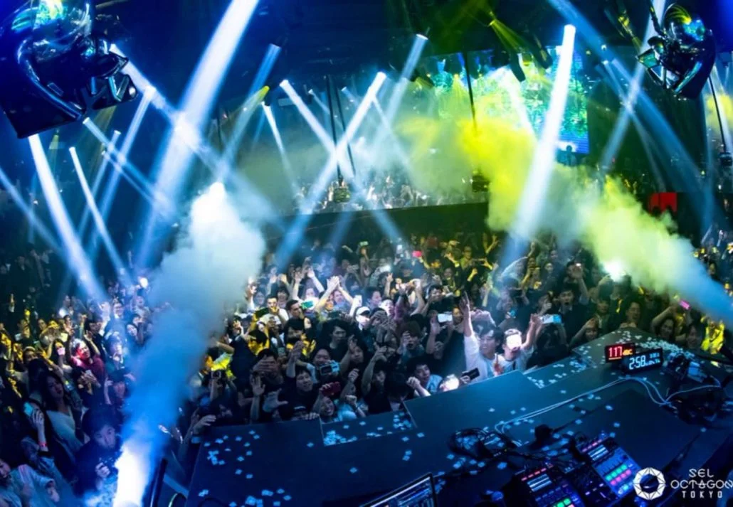 Sel Octagon club, Tokyo, people dancing in a club in Tokyo