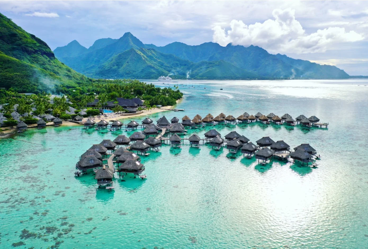 Overwater Bungalows in Mo'orea, French Polynesia 