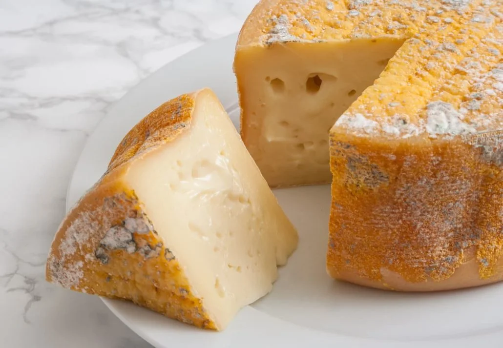 Torta de la Serena cheese.