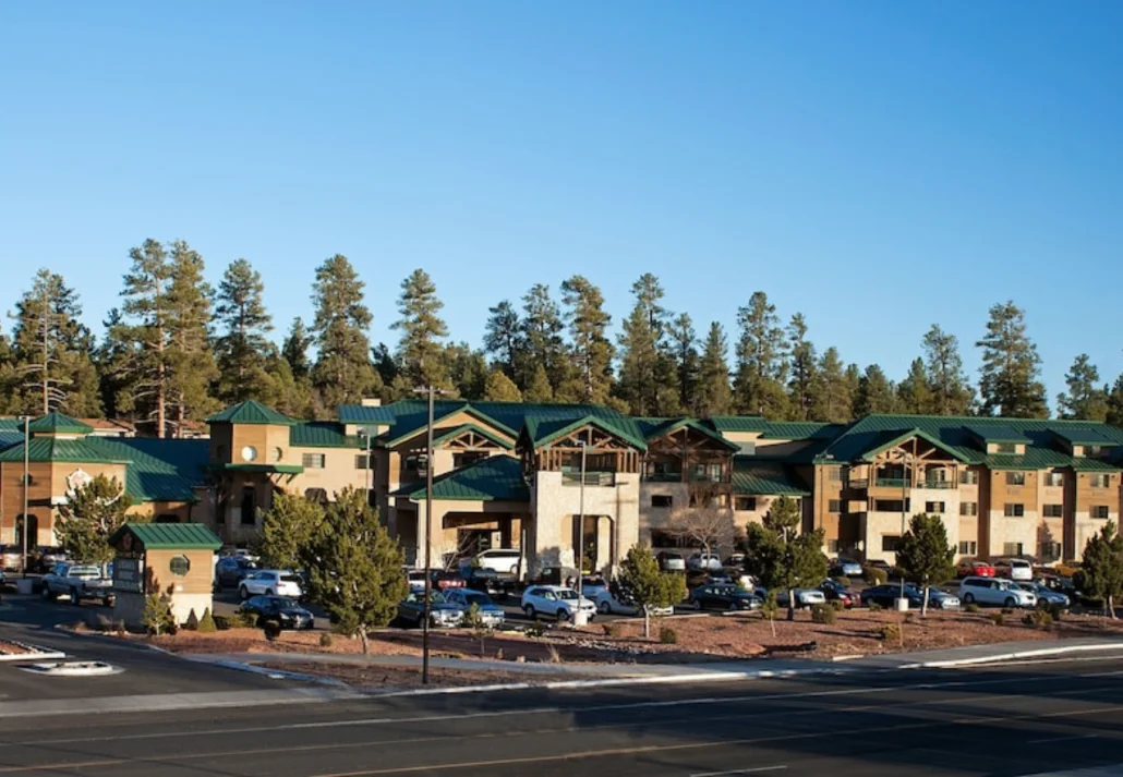 Exterior view of the Grand Hotel at the Grand Canyon. Best US Destinations to Visit in November on a Budget&nbsp;
