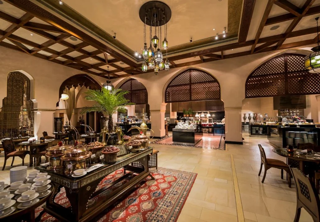 Dubai hotels with dinner buffets