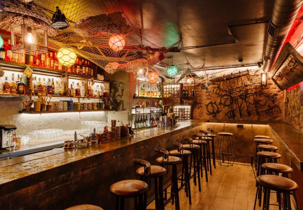 Tiki cocktail bar