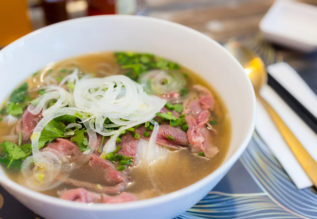vietnam-traditional-food-pho-roll