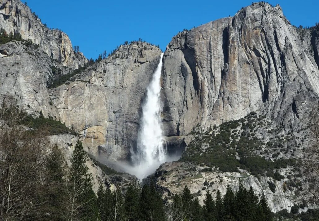 Tokopah Falls Trail, Sequoia National Park, California, USA.